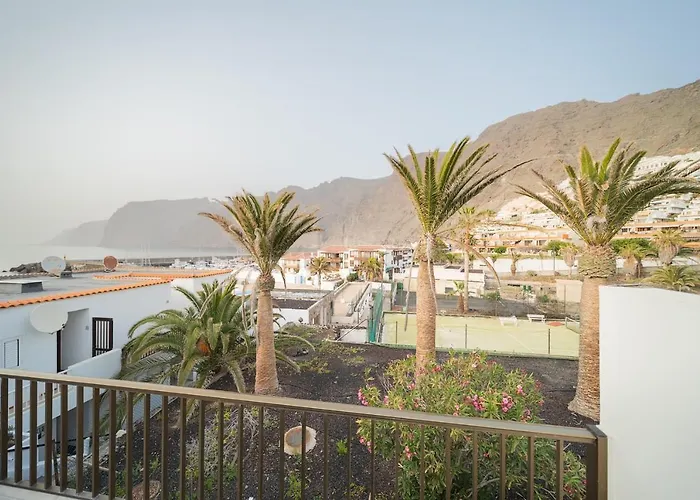 Oasis Bay - Cliffs, Beach, Town Center